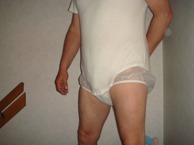 Onesie
baby in his onesie,cloth diaper and waterproof panties.
