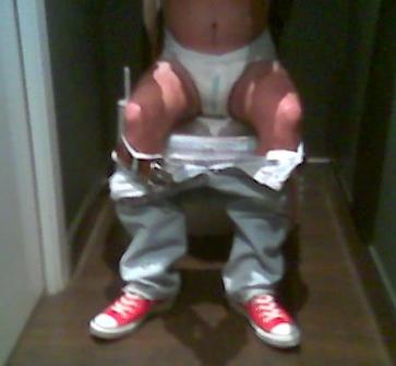 Converse, jeans...and diapered.
tsk, tsk... naughty boy!!
Keywords: converse, jeans, diapers