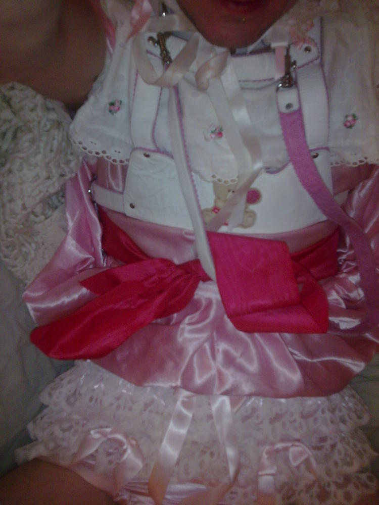 pink sissy
pink and white sissy frills and leather baby reins
